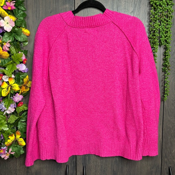 b💙2/$40💙Yummy Sweater Co Vibrant Pink V Neck Pullover Sweater Size M - Picture 8 of 16
